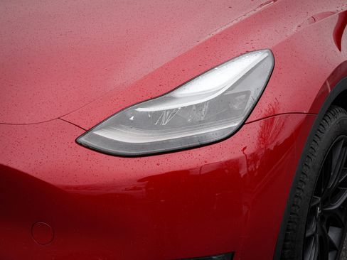 Used 2023 Tesla Model Y Performance image 6