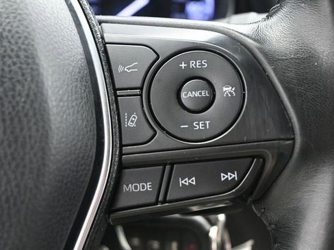 Used 2020 Toyota Camry SE image 13