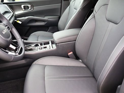 Used 2025 Kia Sorento S image 17