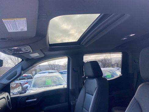 Used 2021 Chevrolet Silverado 1500 LT Trail Boss w/ Convenience Package II image 9