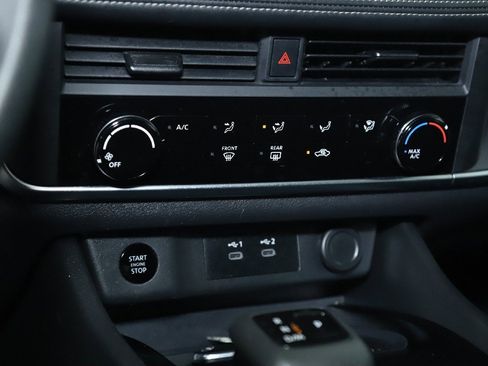 Used 2024 Nissan Rogue S image 26