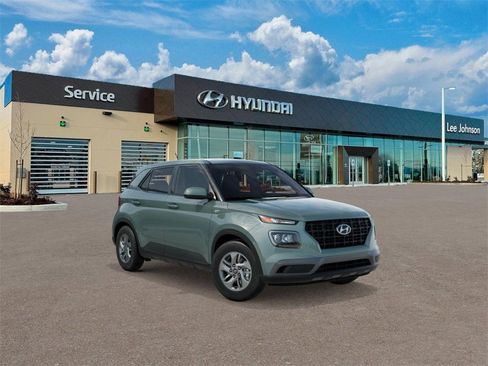 New 2026 Hyundai Venue SE image 2