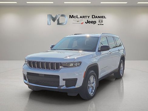 Used 2025 Jeep Grand Cherokee L Laredo image 2