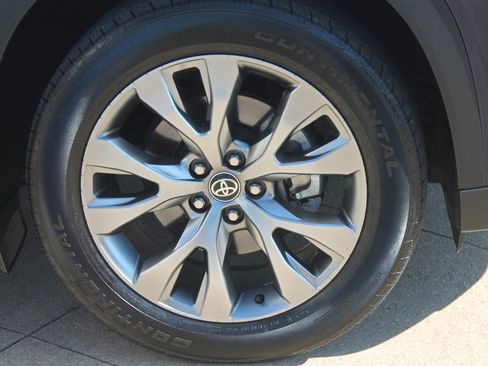 Used 2024 Toyota Grand Highlander AWD image 3