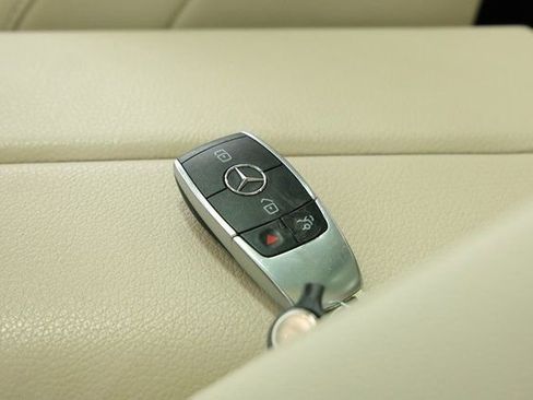 Used 2021 Mercedes-Benz GLE 350 w/ 3rd Row Seat Package image 45