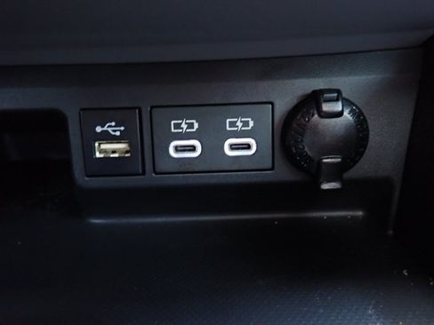 Used 2024 Toyota Highlander XLE AWD/4WD image 21