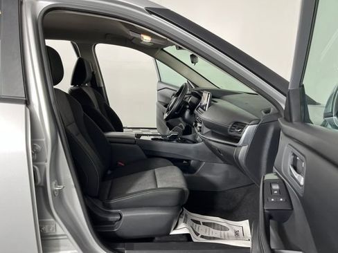 Used 2024 Nissan Rogue SV FWD image 39