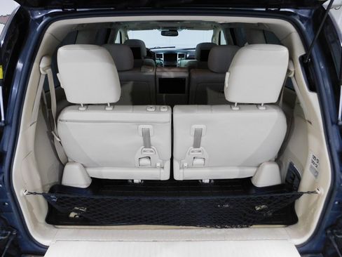 Used 2013 Lexus LX 570 4WD w/ Luxury Pkg w/Pre-crash image 81