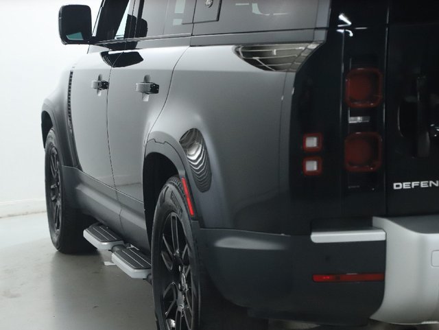 Certified 2023 Land Rover Defender 130 SE AWD/4WD image 6