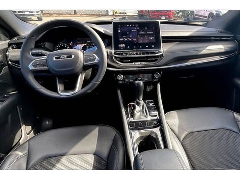 Used 2025 Jeep Compass Latitude w/ Altitude Special Edition AWD/4WD image 15