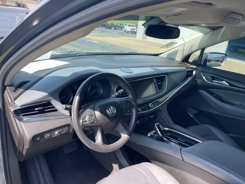 Used 2018 Buick Enclave Essence AWD/4WD image 9