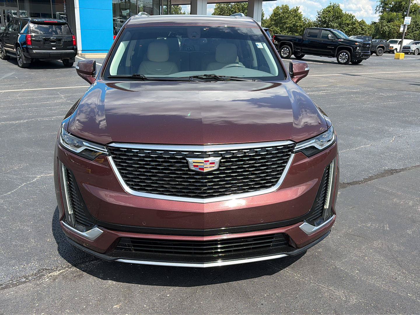 Used 2022 Cadillac XT6 Premium Luxury w/ LPO, Floor Liner Package AWD/4WD image 8