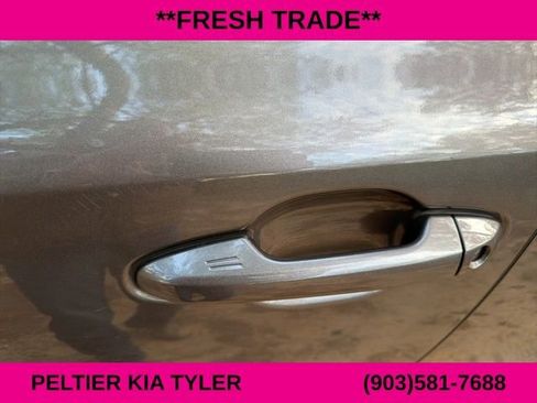 Used 2016 Toyota Highlander XLE image 7