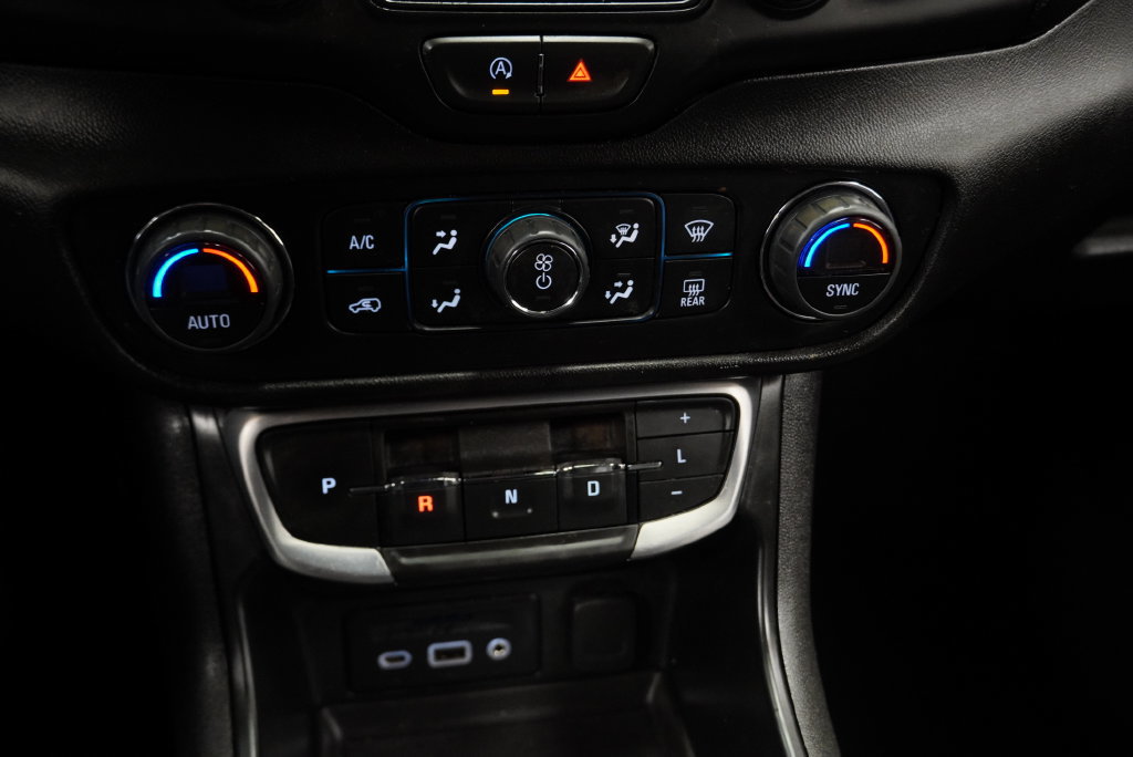 Used 2023 GMC Terrain SLT w/ LPO, Floor Liner Package FWD image 27