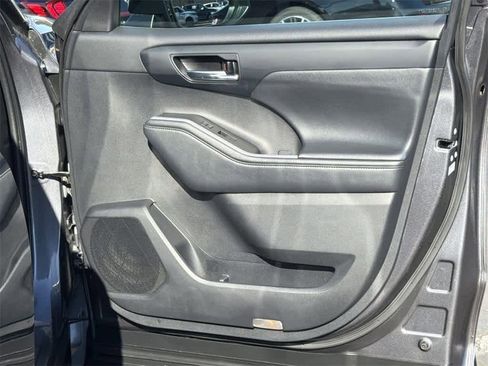 Used 2021 Toyota Highlander XLE image 43