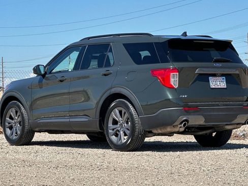 Used 2022 Ford Explorer XLT w/ Equipment Group 202A image 7