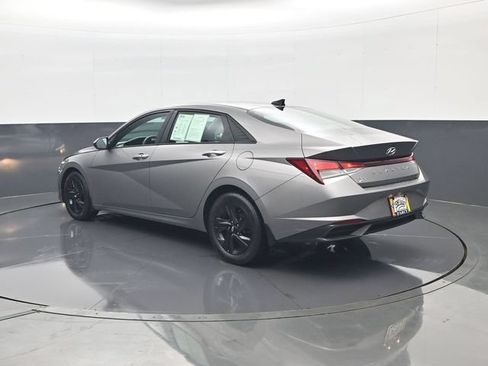Used 2022 Hyundai Elantra SEL w/ Convenience Package FWD image 7