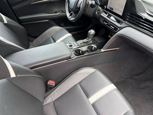 Used 2025 Toyota Camry SE FWD image 19