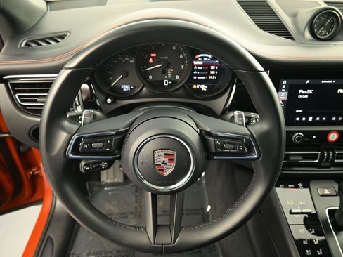 Certified 2025 Porsche Macan image 11