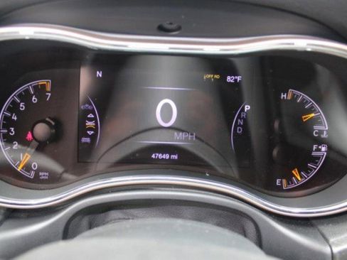 Used 2017 Jeep Grand Cherokee Limited image 24