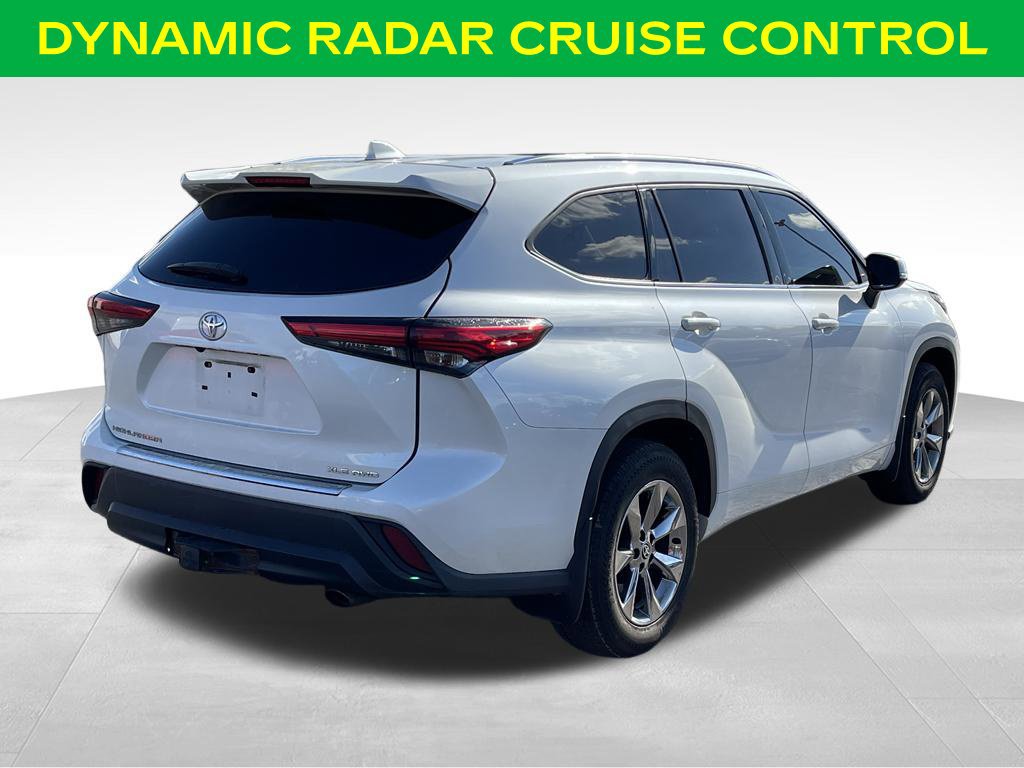 Used 2020 Toyota Highlander XLE AWD/4WD image 9