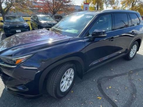 Certified 2024 Toyota Grand Highlander XLE image 4