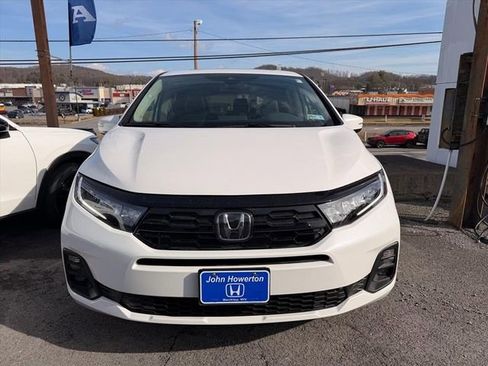 New 2026 Honda Odyssey Touring image 3