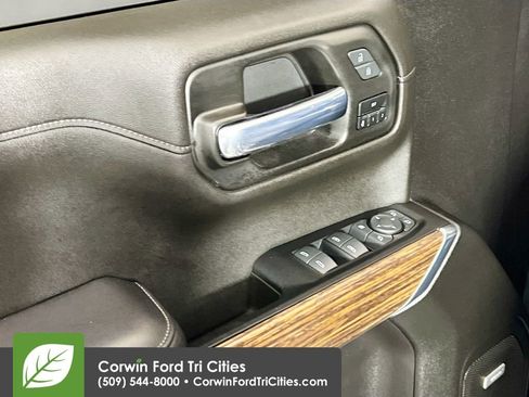 Used 2022 Chevrolet Silverado 1500 High Country w/ Technology Package image 12