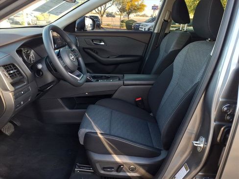 Used 2023 Nissan Rogue SV image 12