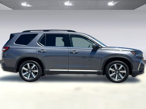 Used 2025 Honda Pilot Touring image 7
