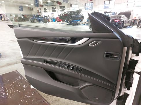 Used 2023 Maserati Ghibli Modena RWD image 29