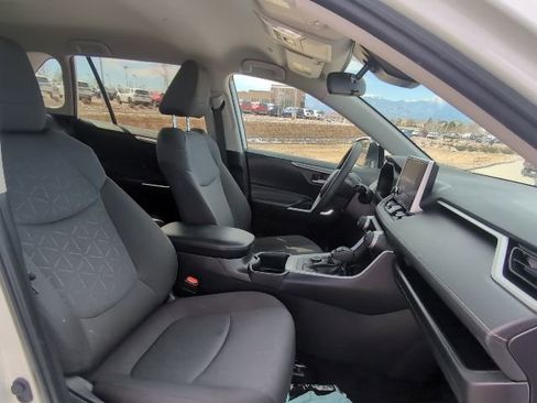 Used 2025 Toyota RAV4 XLE image 32