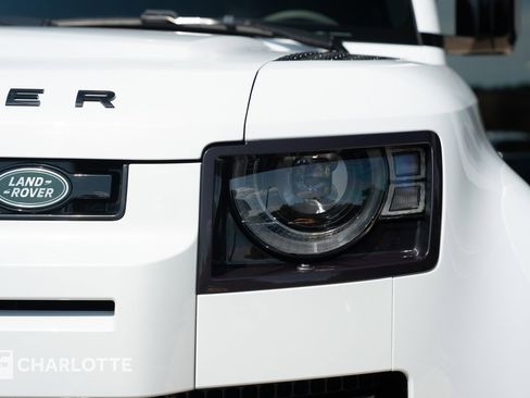 Used 2023 Land Rover Defender 110 V8 image 6