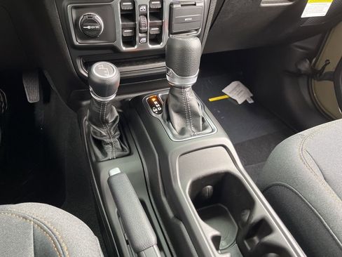 New 2026 Jeep Gladiator Sport image 38