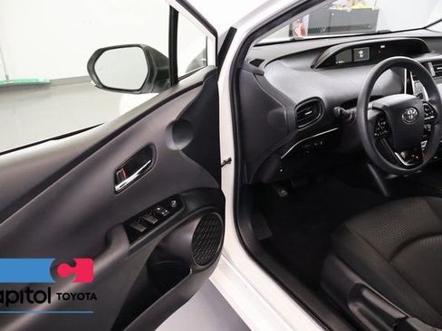 Certified 2022 Toyota Prius LE FWD image 9