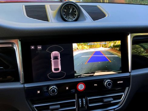 Used 2025 Porsche Macan image 27