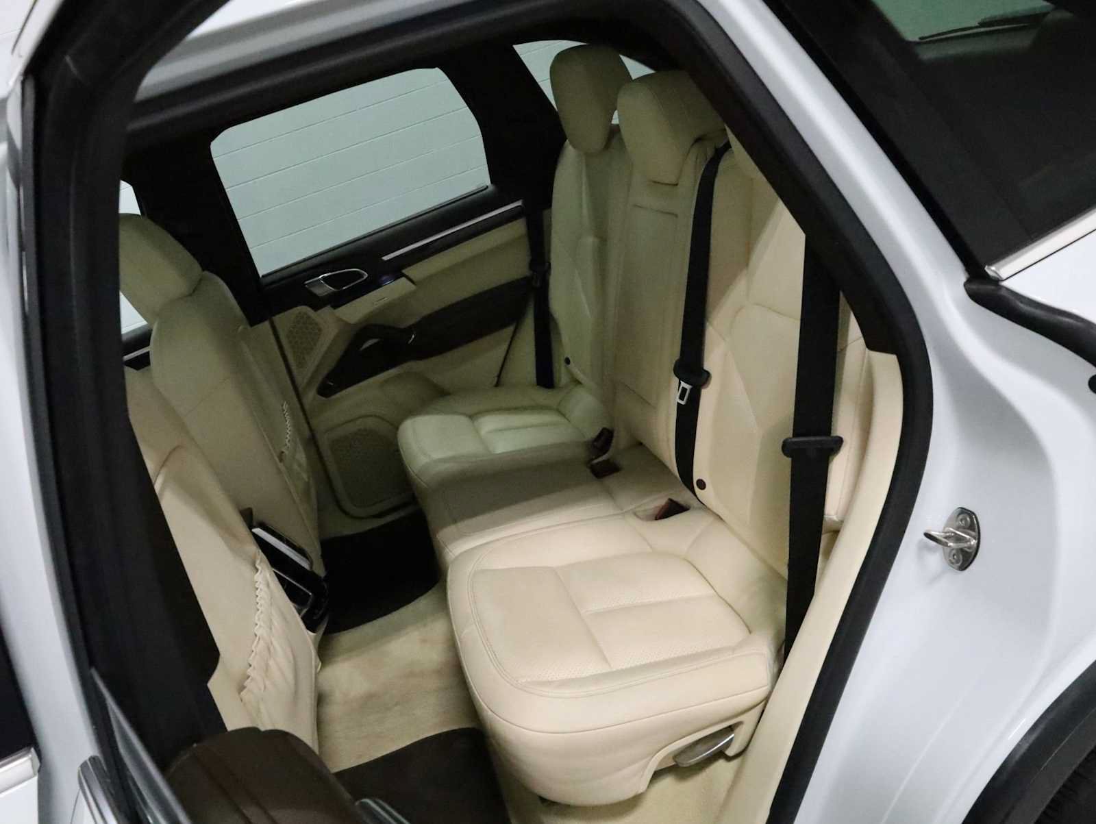 Used 2015 Porsche Cayenne S AWD/4WD image 8