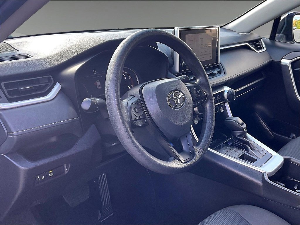 Used 2025 Toyota RAV4 LE AWD/4WD image 8