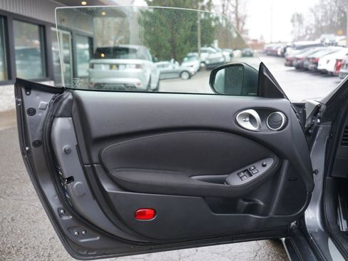Used 2016 Nissan 370Z Coupe image 16