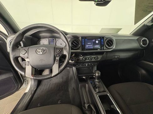 Used 2018 Toyota Tacoma TRD Off-Road w/ Technology Package AWD/4WD image 7