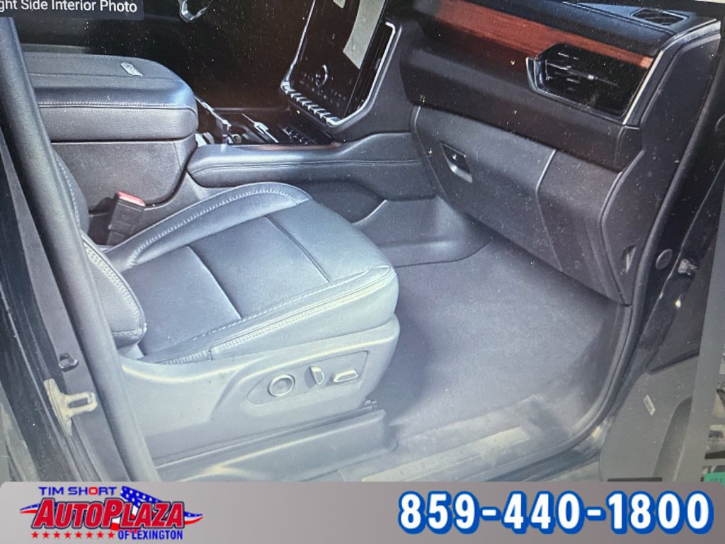 Used 2025 GMC Yukon XL Denali AWD/4WD image 10