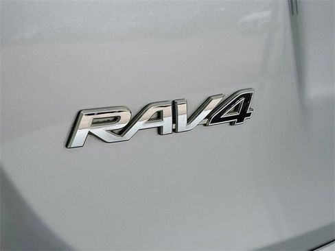 Used 2016 Toyota RAV4 XLE image 8