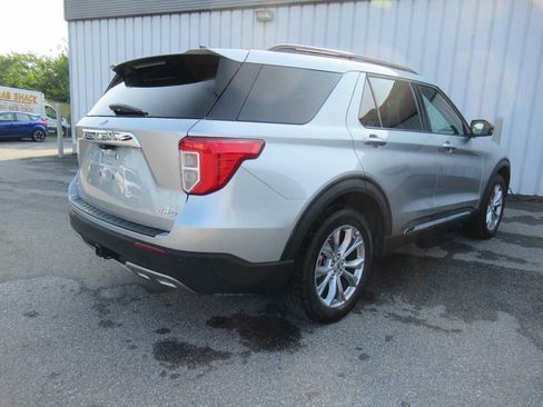 Used 2024 Ford Explorer XLT w/ Equipment Group 202A AWD/4WD image 5