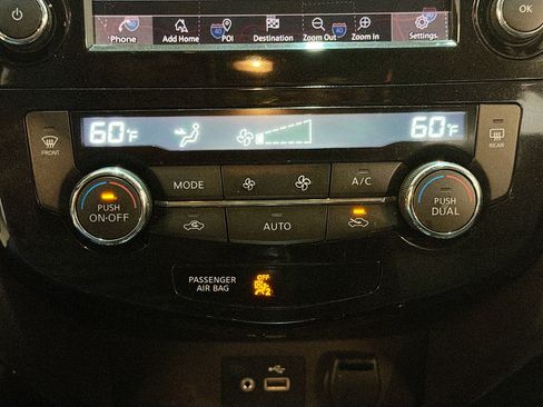 Used 2018 Nissan Rogue SL image 24