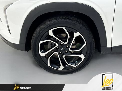 Used 2025 Chevrolet Trax RS w/ Driver Confidence Package FWD image 32