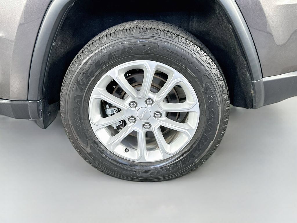 Used 2021 Jeep Grand Cherokee Laredo X AWD/4WD image 34