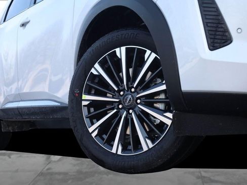 New 2026 Nissan Pathfinder Platinum AWD/4WD image 3