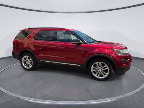 Used 2018 Ford Explorer XLT w/ Equipment Group 201A AWD/4WD image 5
