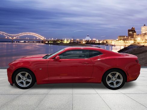 Used 2020 Chevrolet Camaro LT RWD image 2
