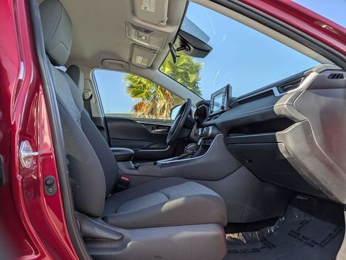 Used 2021 Toyota RAV4 XLE w/ Carpet Mat Package (TMS) FWD image 11